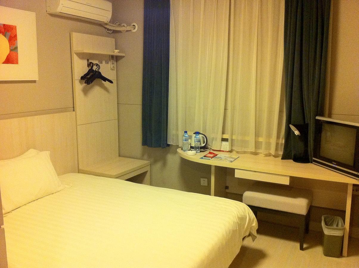 Magnolia Business Hotel Xining Railway Station Grand Cross Mojia Street Exterior foto